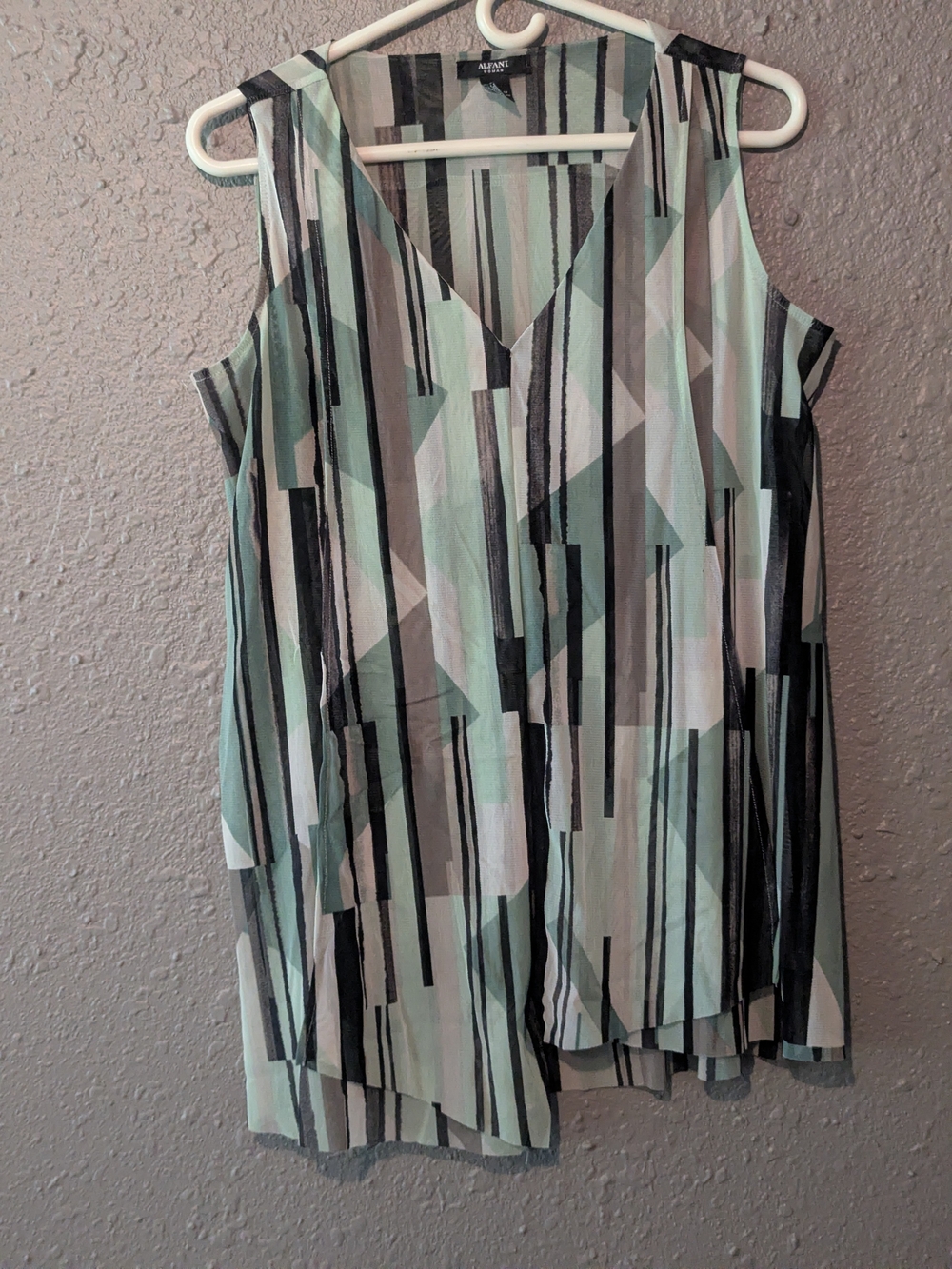 0X Alfani Mint & Black Geometric Sleeveless V-Neck Top